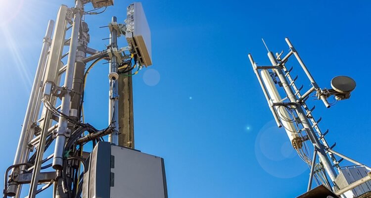 700 MHz