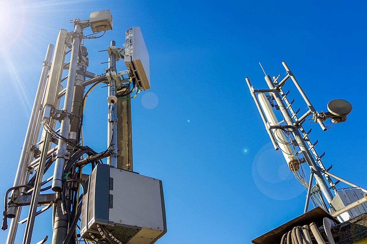 700 MHz